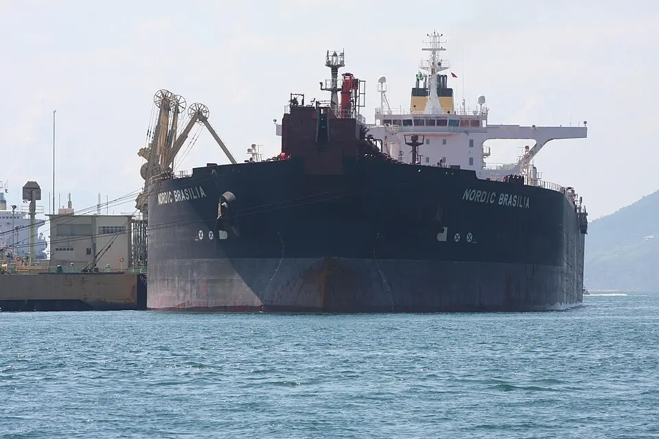 Trump considera bloqueio naval contra Cuba para interromper importações de petróleo