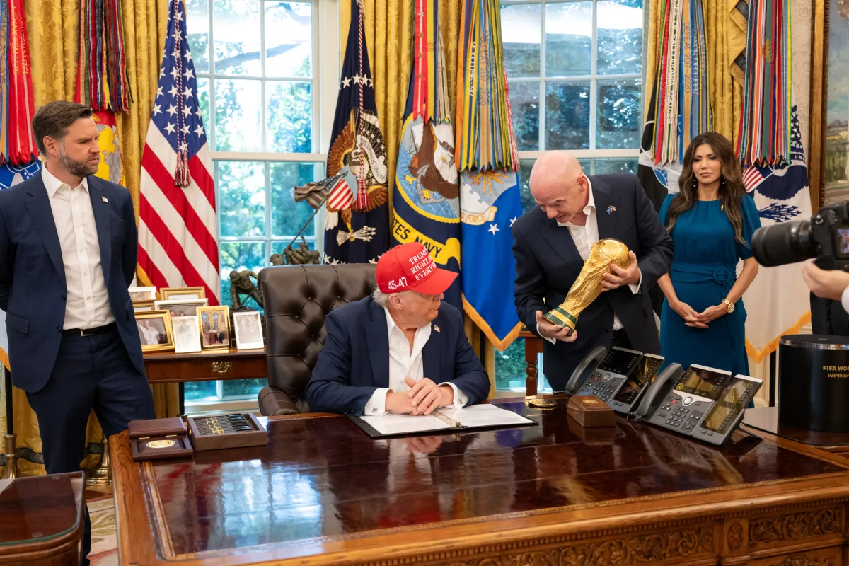 Infantino diz que Irã jogará a Copa de 2026 nos EUA como previsto, apesar da guerra