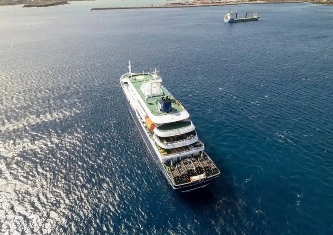 Cruzeiro com surto de hantavírus começa evacuação em Tenerife após três mortes