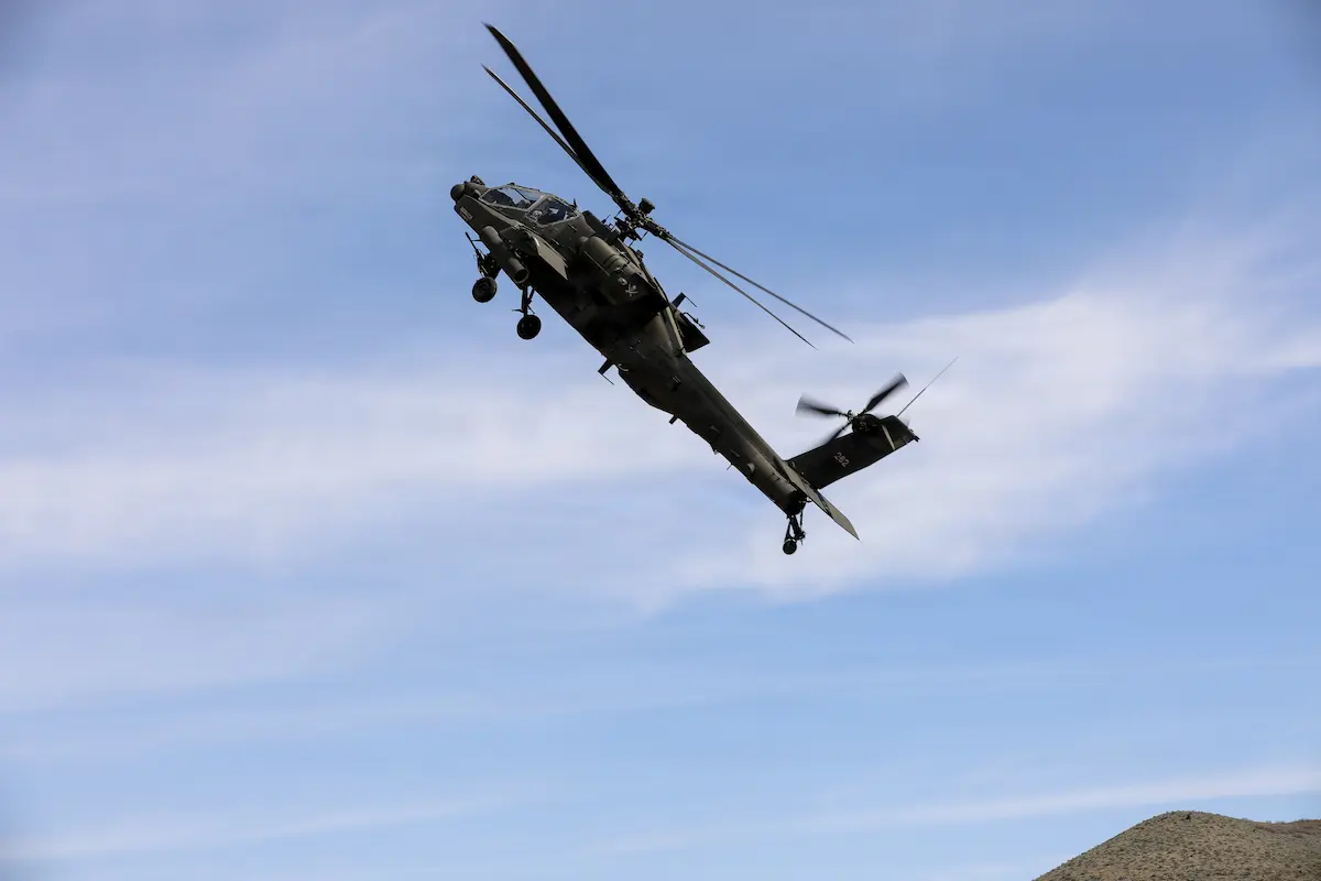 EUA atacam Irã após Apache ser abatido em Ormuz; Trump diz que resposta é "muito forte"