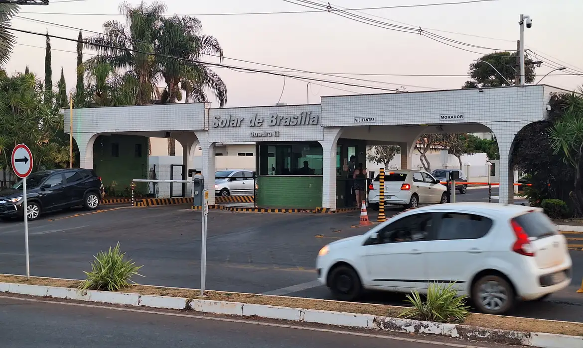 Bolsonaro depõe à Polícia Civil sobre arma apreendida com segurança no DF