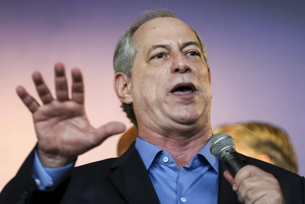 Ciro se afasta de vídeo de Michelle e chama crise de problema do PL