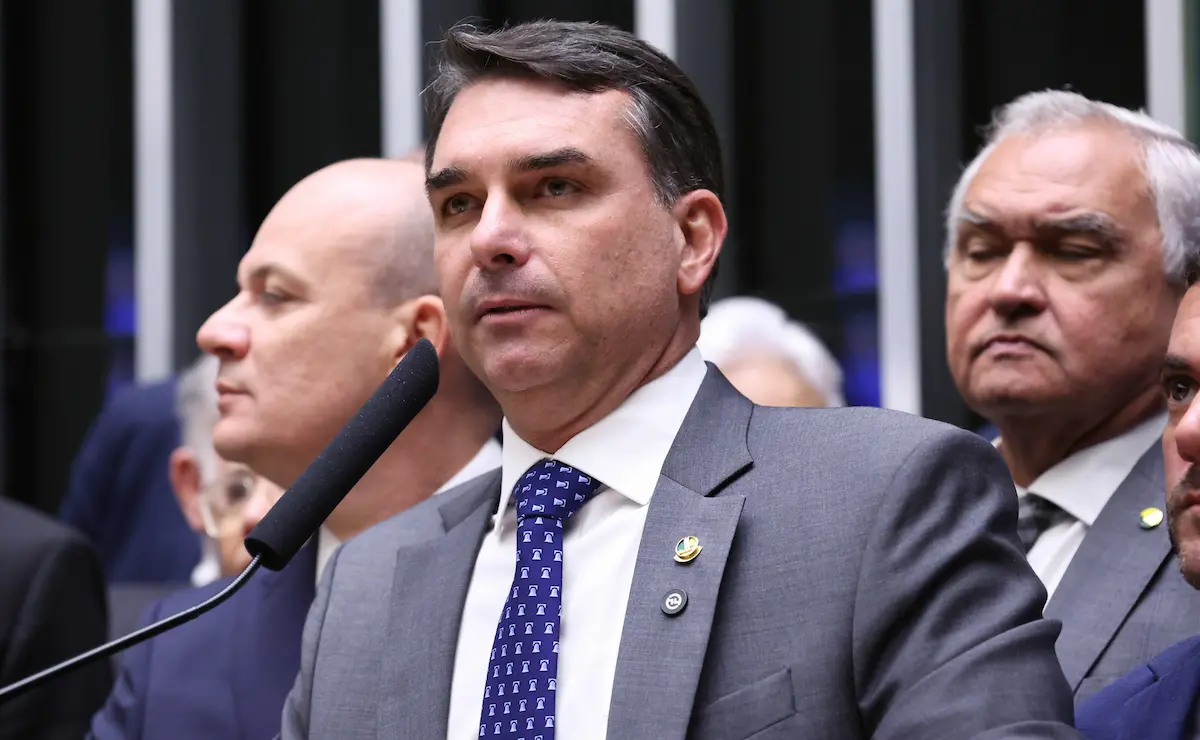 Flávio nega ter ido a festa de Vorcaro após repost de Michelle sobre vídeo de Garotinho