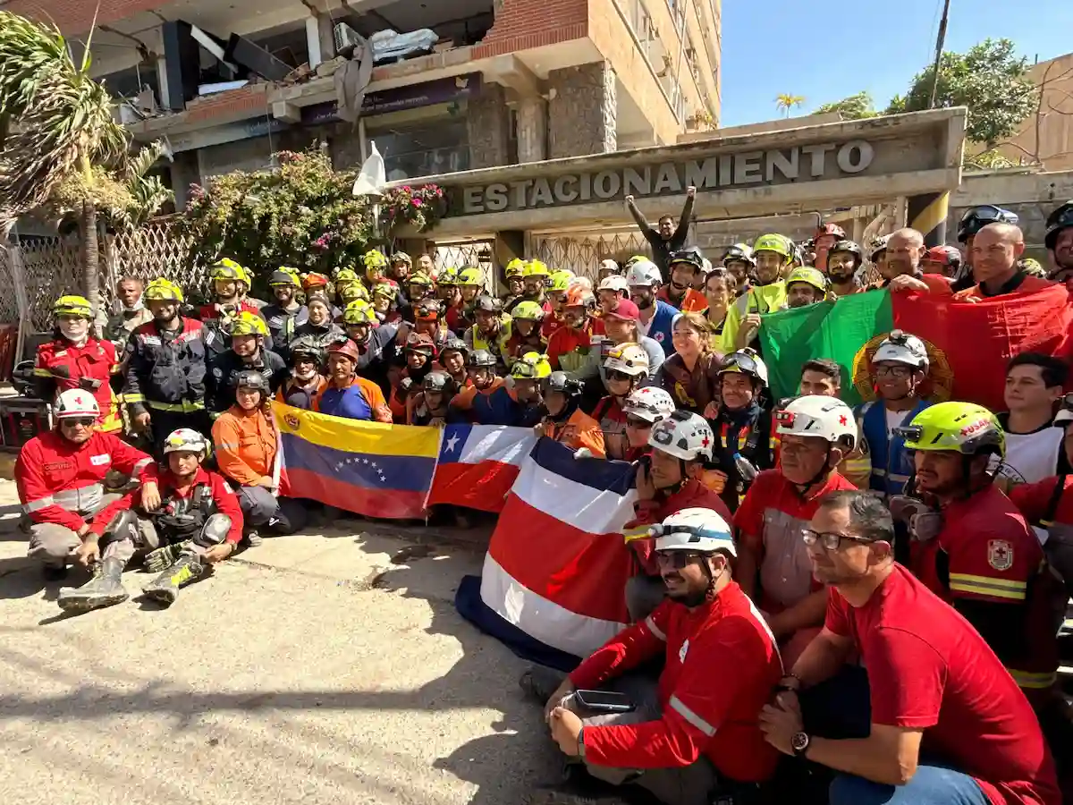 Vigilante é resgatado vivo após oito dias sob escombros na Venezuela