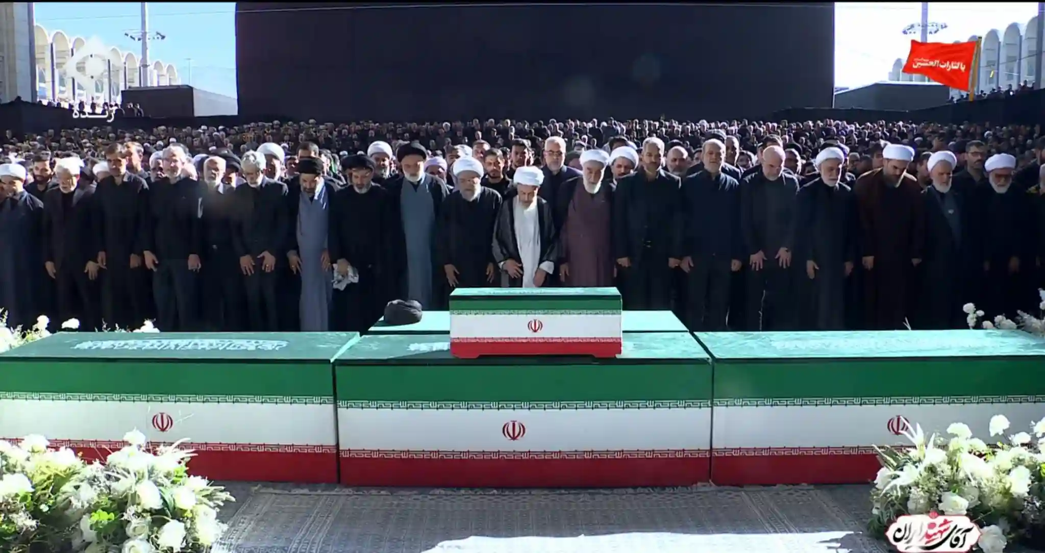 Três filhos de Khamenei aparecem em funeral no Irã; Mojtaba segue fora das cerimônias