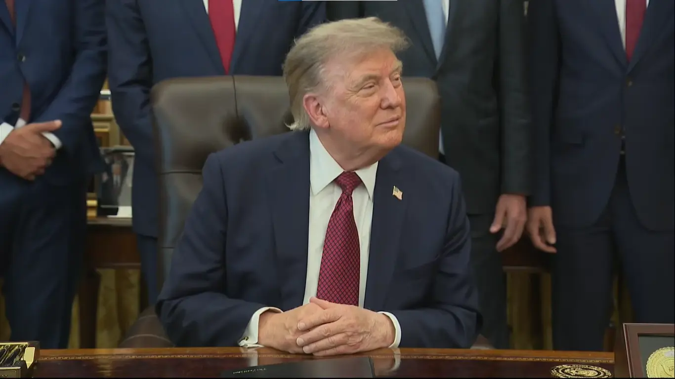 Trump ameaça tarifar México por surto ligado à alface e Canadá pela fumaça