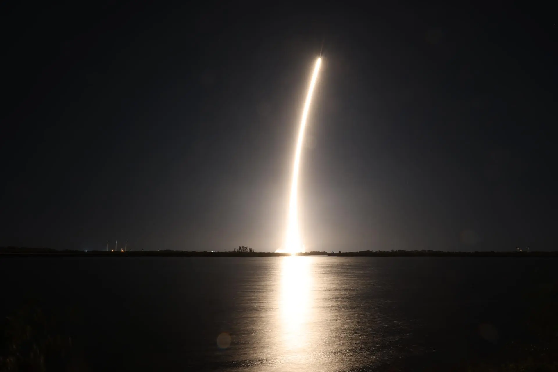 Parte de foguete da SpaceX colidirá com a Lua e pode lançar detritos a 100 km