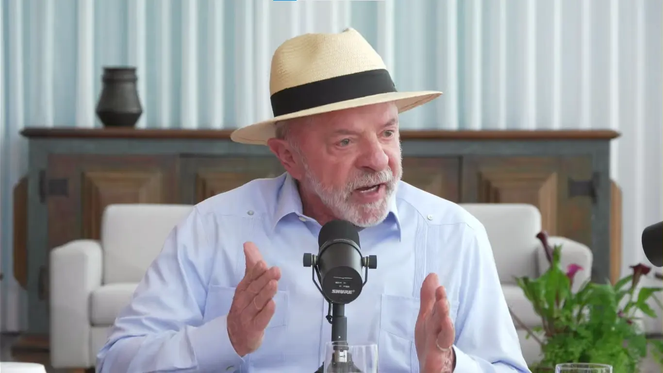 Lula chama de “irresponsável” revogação de visto da embaixadora pelos EUA