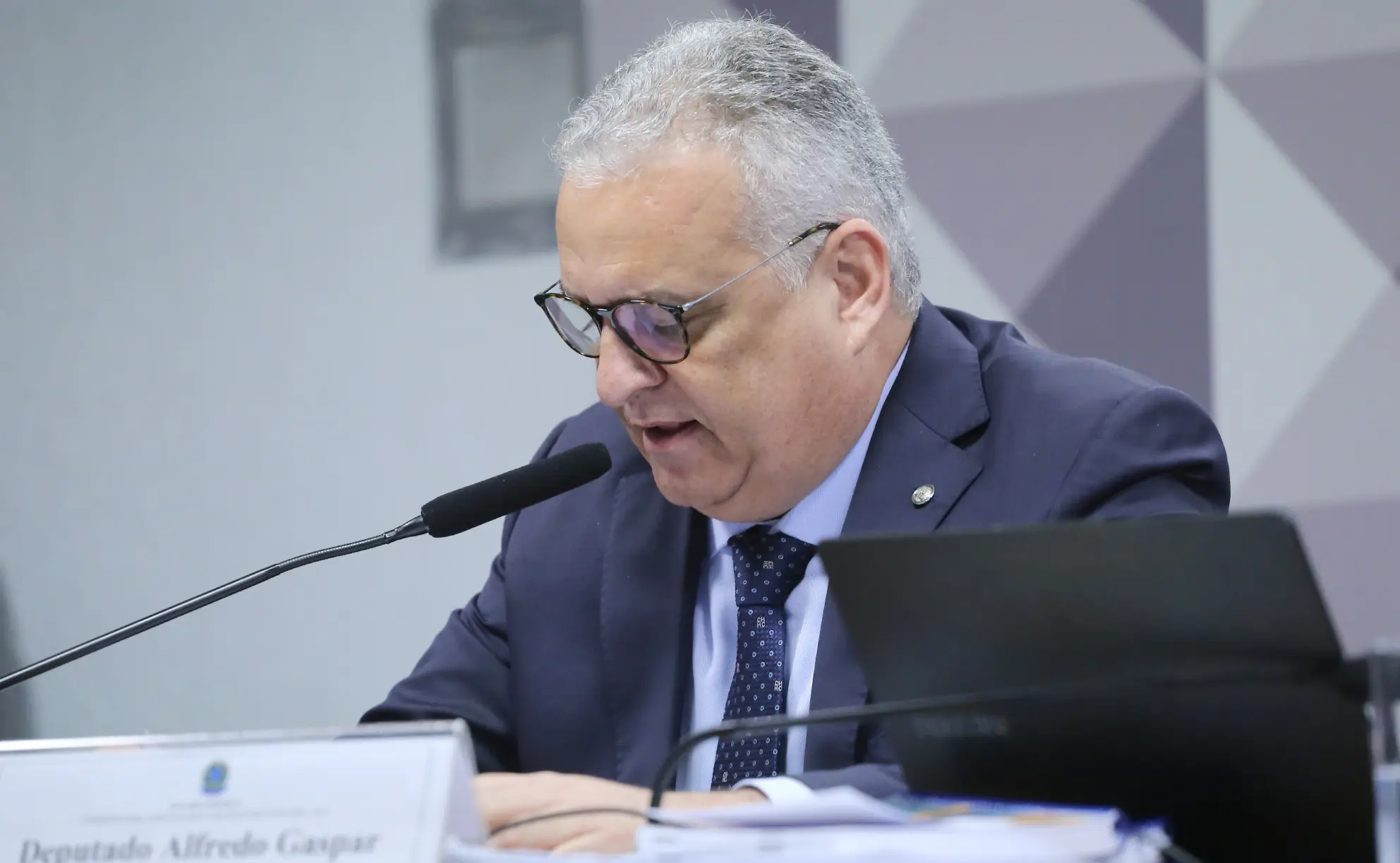 Leitura do relatório final. Dep. Alfredo Gaspar (UNIÃO - AL) da Comissão Parlamentar Mista de Inquérito do INSS, 27 de março de 2026.
