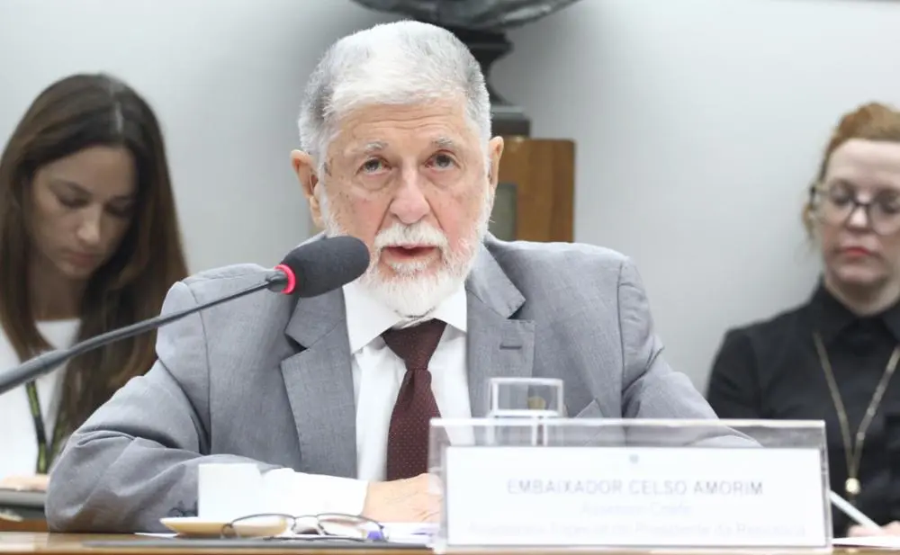 Amorim alerta para risco de ação militar dos EUA após classificação de PCC e CV como terroristas