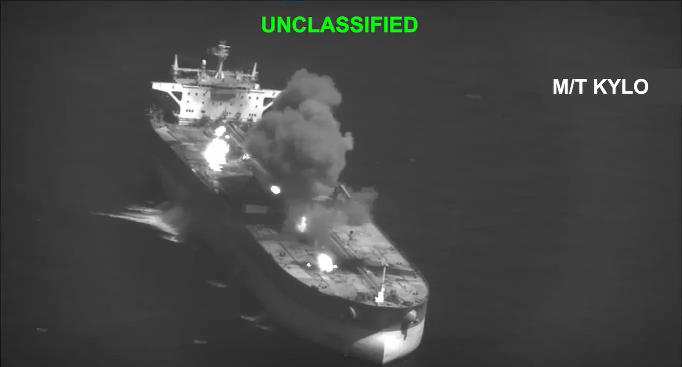 Frame de vídeo divulgado pelo Comando Central dos EUA (CENTCOM) mostra ataque a três petroleiros iranianos em 5 de setembro de 2026.