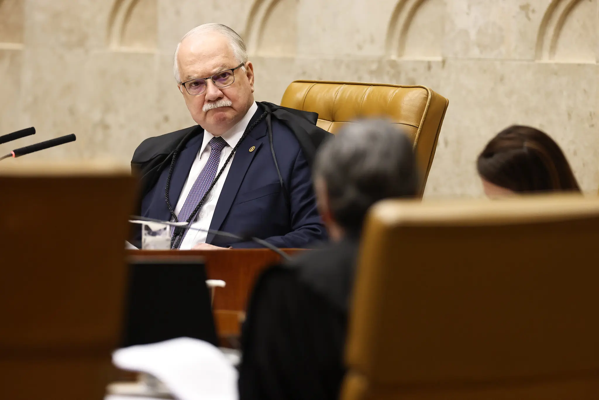 Fachin suspende decisões e leva caso Moraes ao plenário