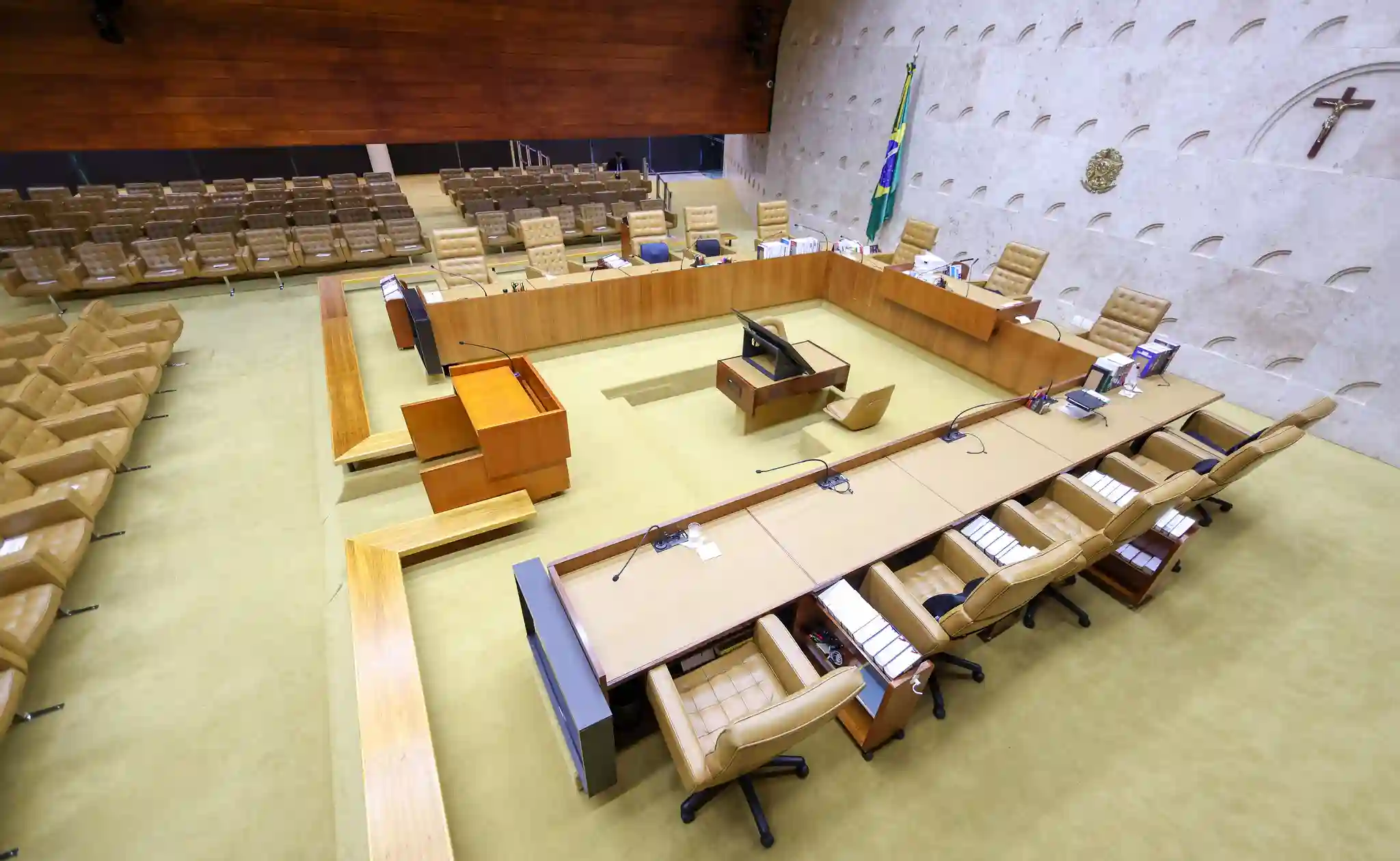 Plenário do Supremo Tribunal Federal, onde ocorre a sessão extraordinária sobre o caso Banco Master.