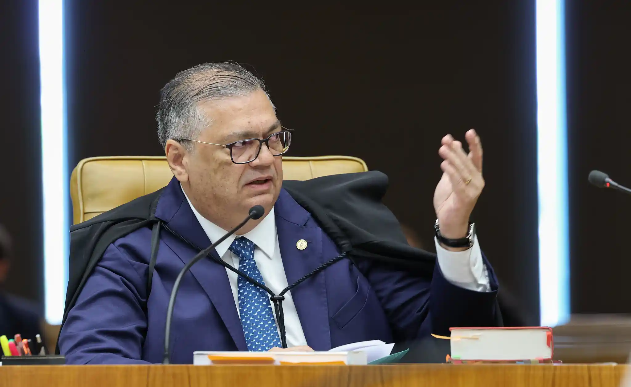 Dino pede vista e suspende julgamento; STF fica 4 a 3 por separar Moraes e Mendonça