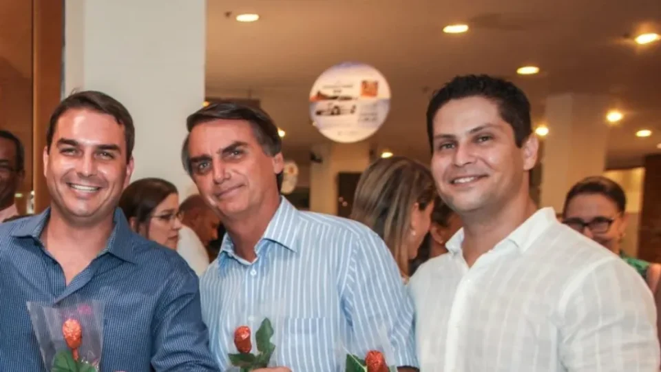 Pedido tenta reabrir caso das rachadinhas de Flávio enquanto arquivos de ex-sócio vêm a público