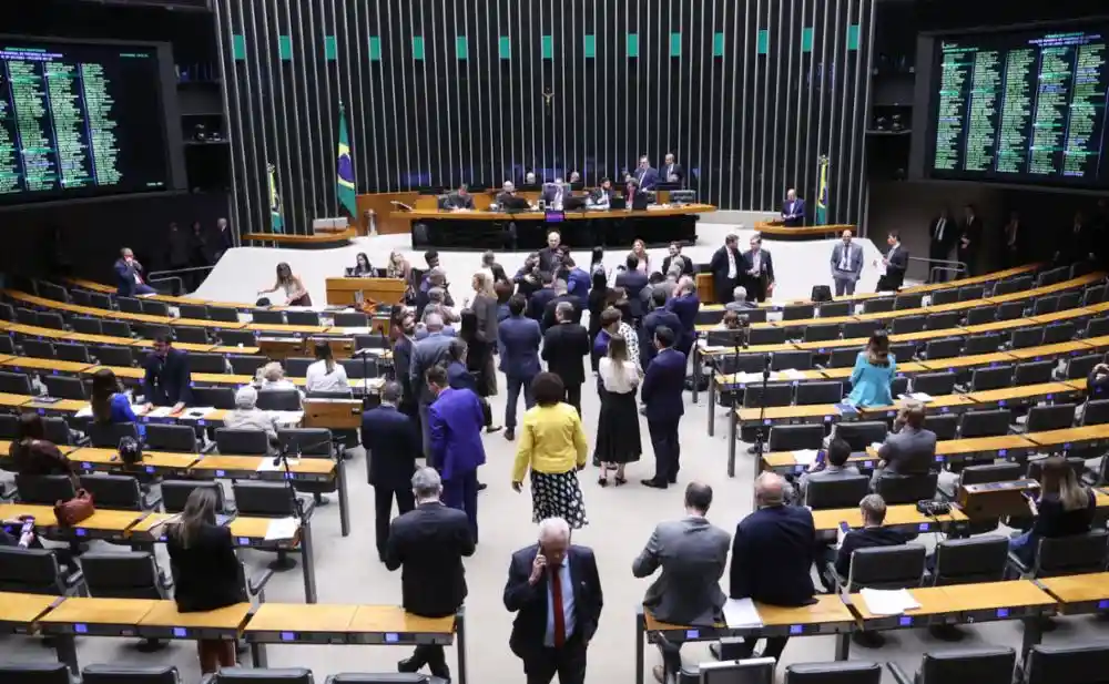 Veja 10 deputados eleitos ligados ao caso Master e seus partidos